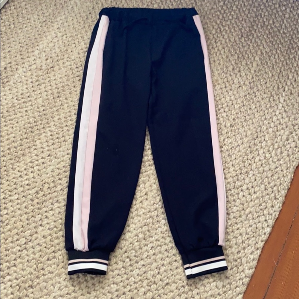 Stylish track pants with drawstring